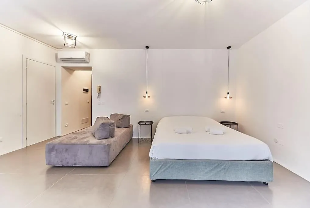 The Suite Milan 0*,  Italy